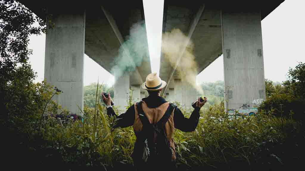 ‫اصرخ لتعلم أنك ما زلتَ حيّاً وأن الحياة على هذه الأرض ممكن